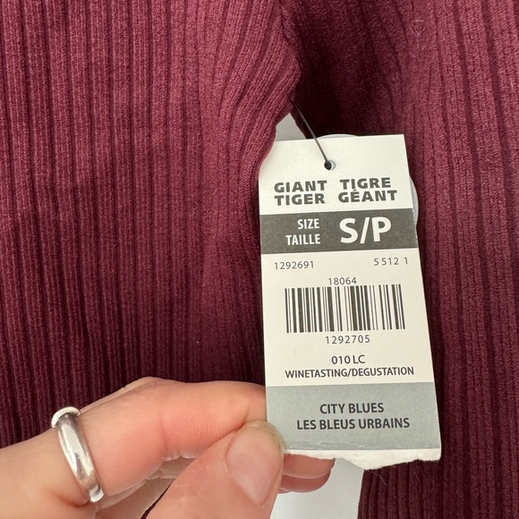 🏷️ NWT Cropped Long Sleeve Top - Picture 2 of 4